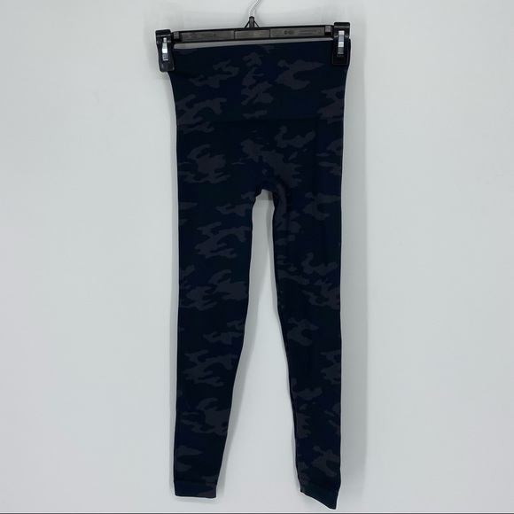 Spanx Look at Me Now Seamless Cropped Legging Size XS - Picture 3 of 6